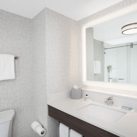 Holiday Inn Express Hotel & Suites Ottawa Airport By Ihg Dış mekan fotoğraf