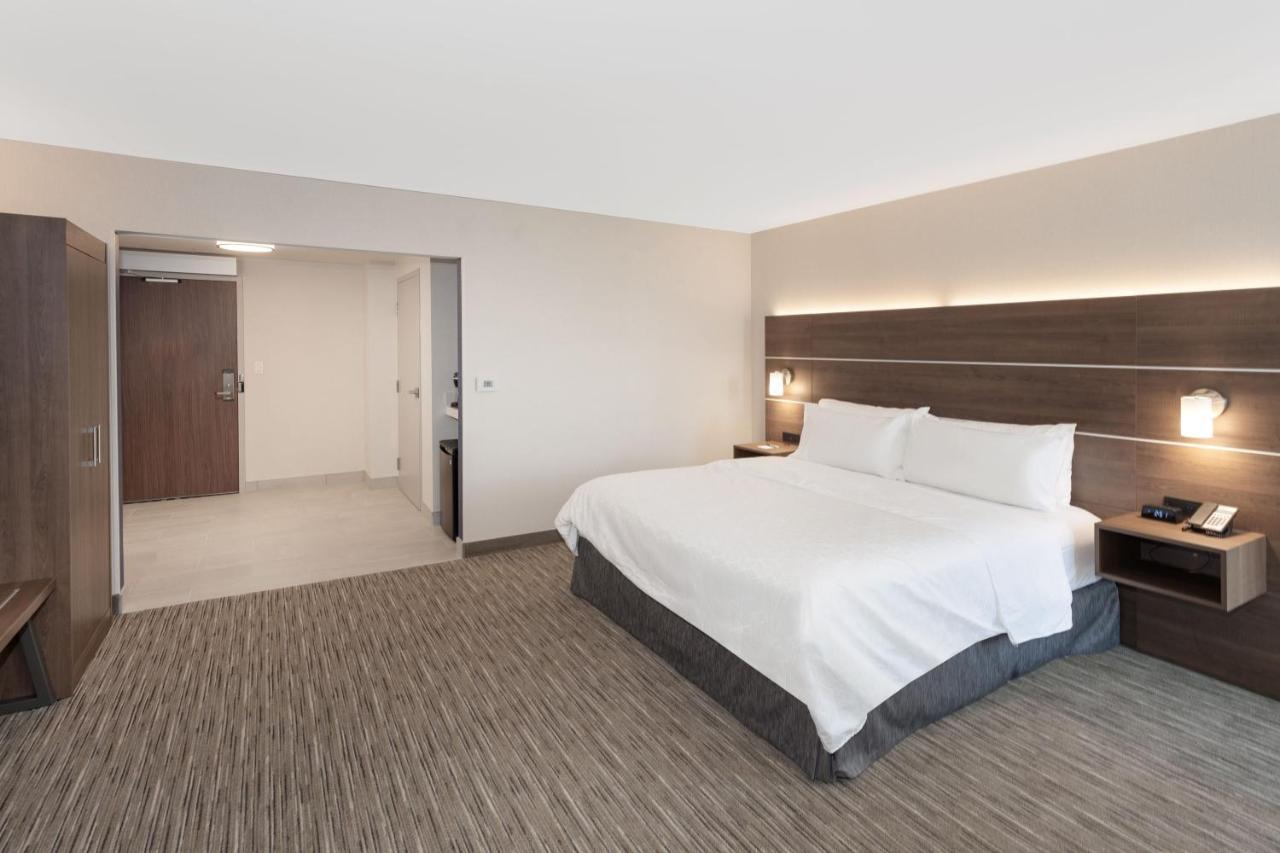 Holiday Inn Express Hotel & Suites Ottawa Airport By Ihg Dış mekan fotoğraf