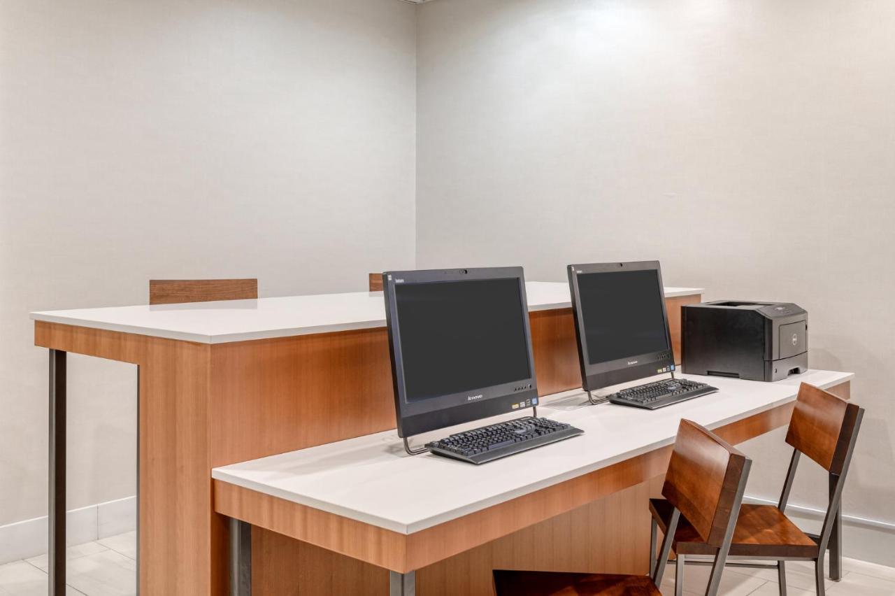 Holiday Inn Express Hotel & Suites Ottawa Airport By Ihg Dış mekan fotoğraf