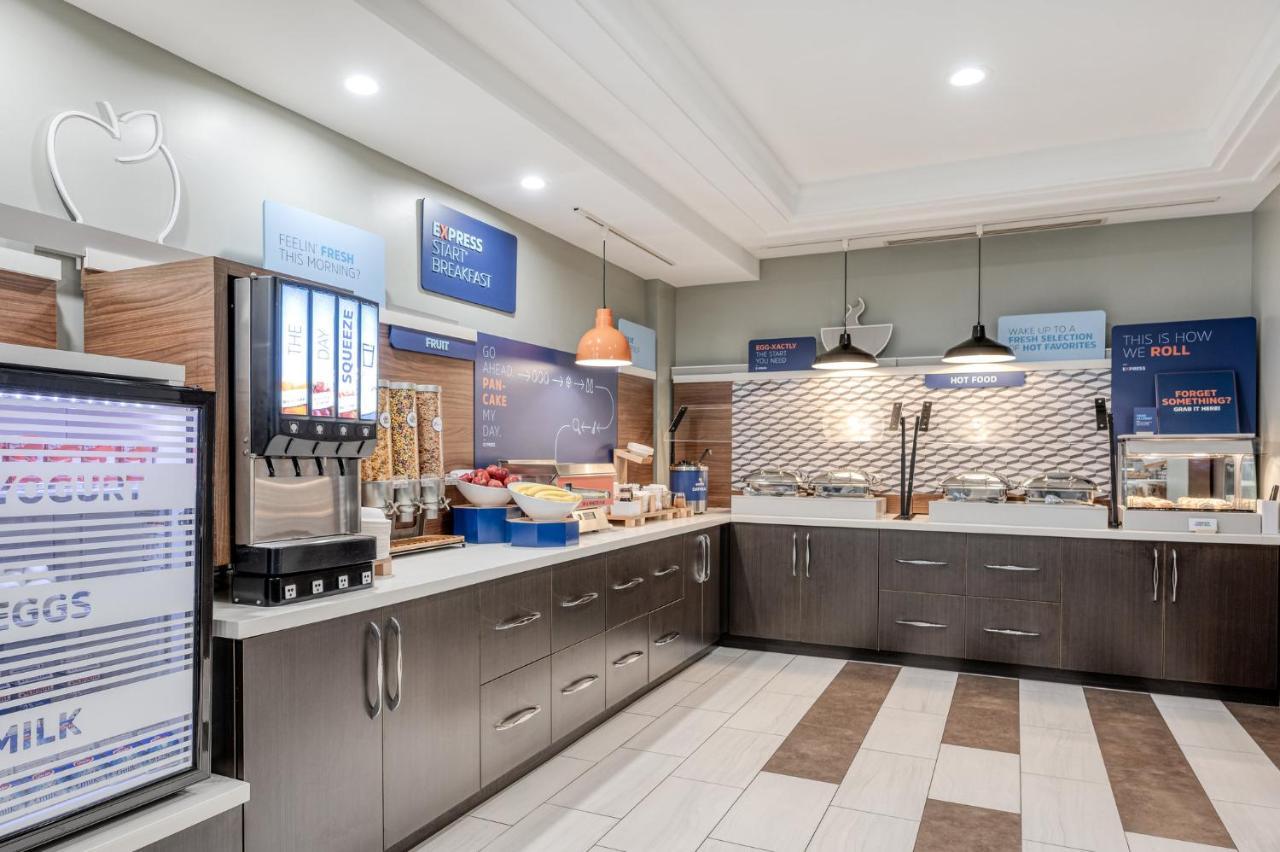 Holiday Inn Express Hotel & Suites Ottawa Airport By Ihg Dış mekan fotoğraf