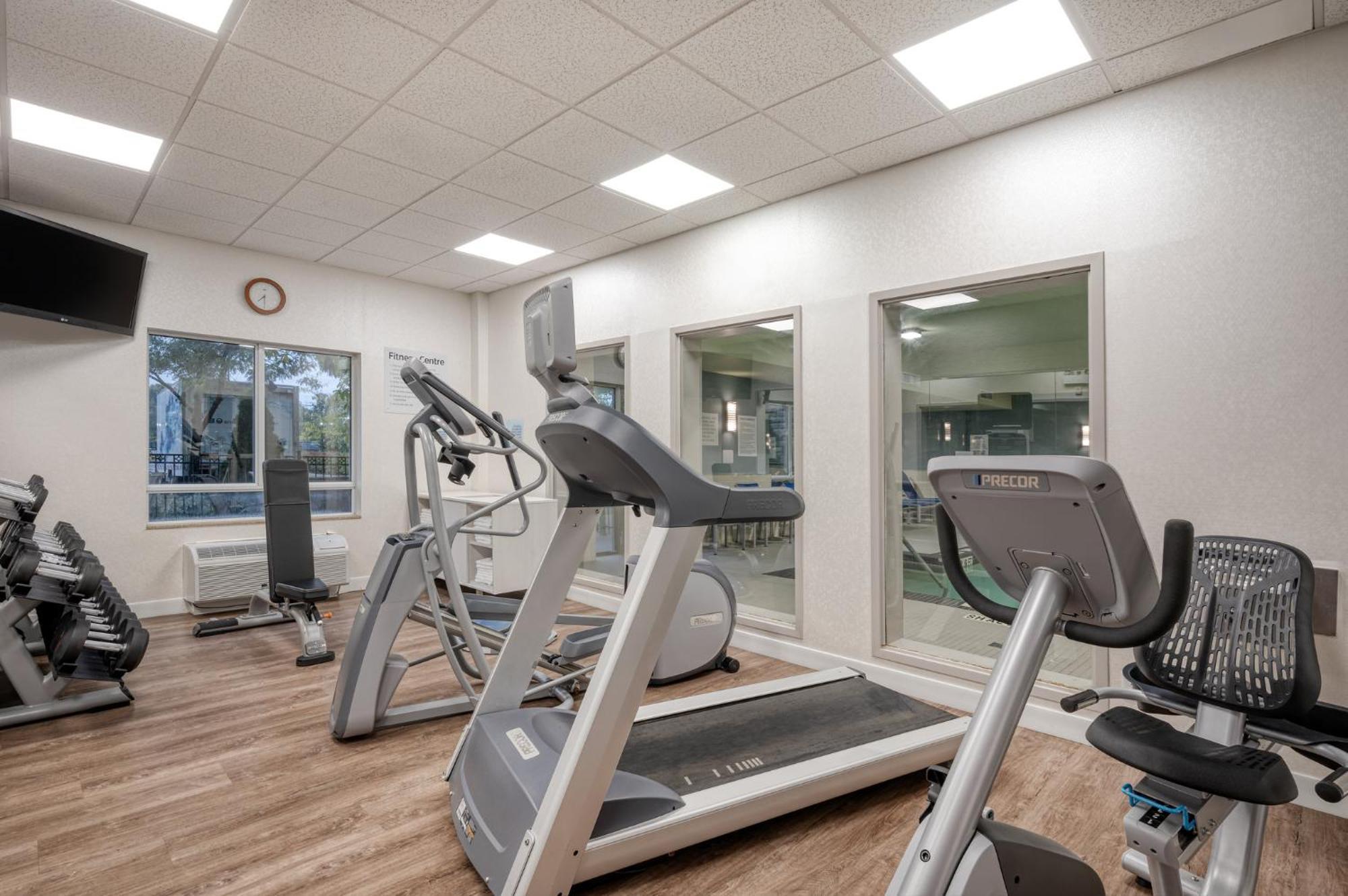 Holiday Inn Express Hotel & Suites Ottawa Airport By Ihg Dış mekan fotoğraf