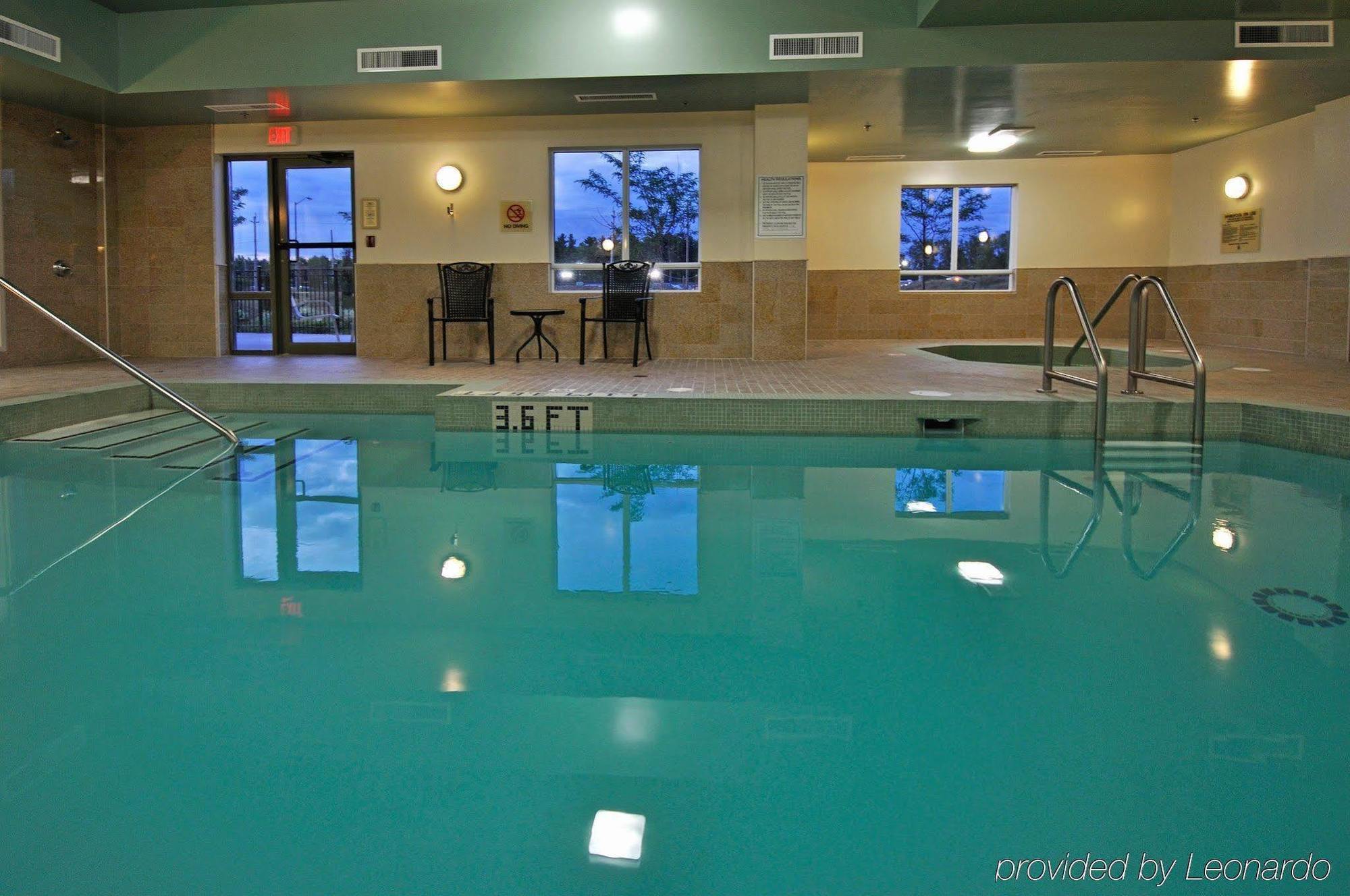 Holiday Inn Express Hotel & Suites Ottawa Airport By Ihg Dış mekan fotoğraf